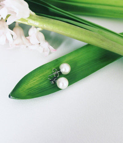 Pearl Stud Earrings in 18k White Gold