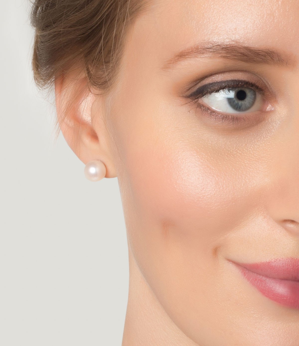18k Gold Pearl Stud Earrings