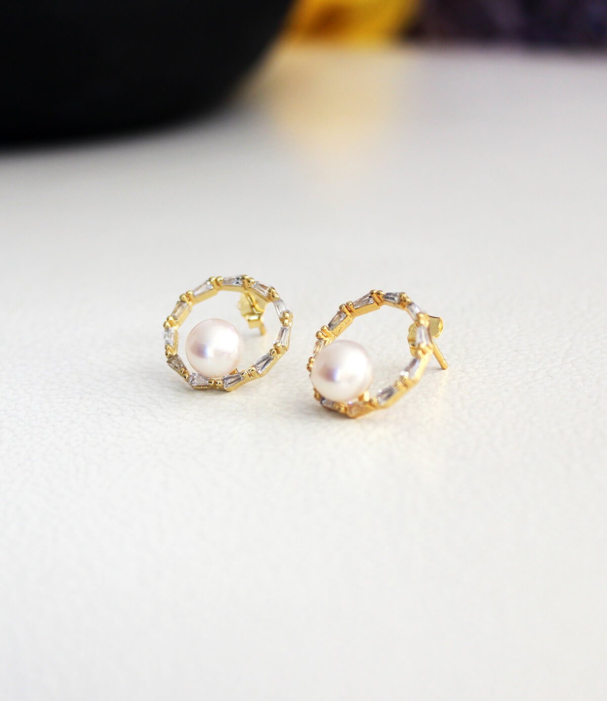 halo pearl stud earrings 18k yellow gold vermeil_3