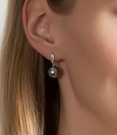 Leaf Black Pearl Earrings in 18k White Gold with Diamonds