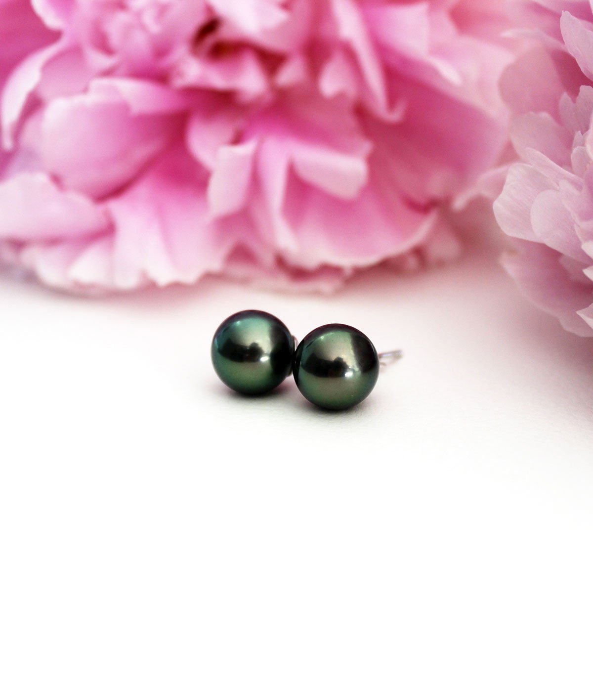 Luxury Black Pearl Earrings 18k White Gold Tahitian Peacock