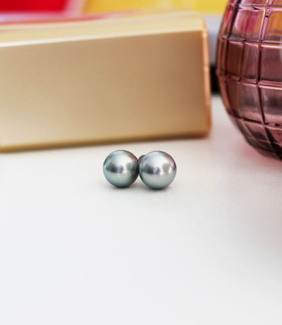 Black Pearl Earrings in 18k White Gold Natural Silver Grey